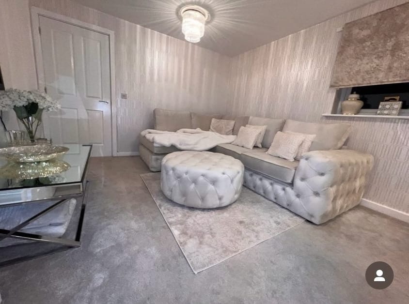 ASHTON CHESTERFIELD CHAISE SOFA