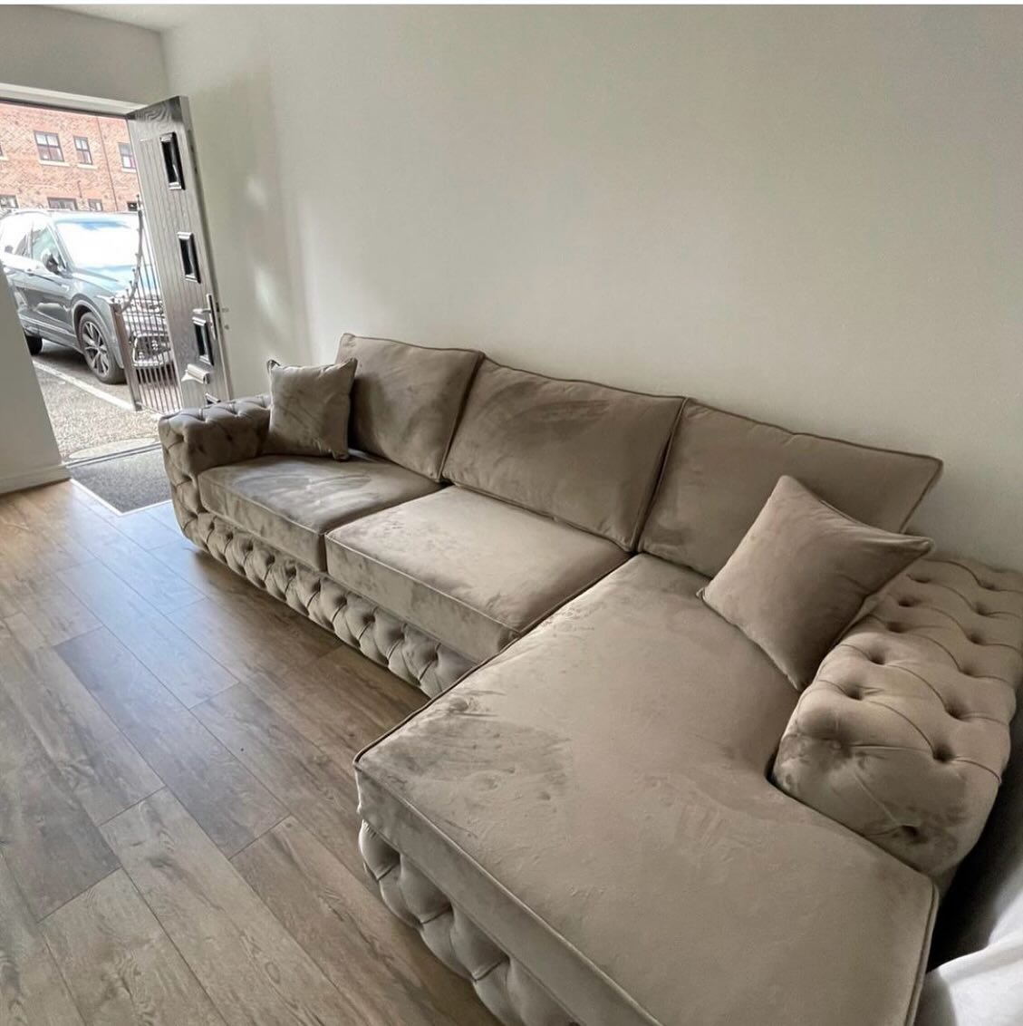 ASHTON CHESTERFIELD CHAISE SOFA